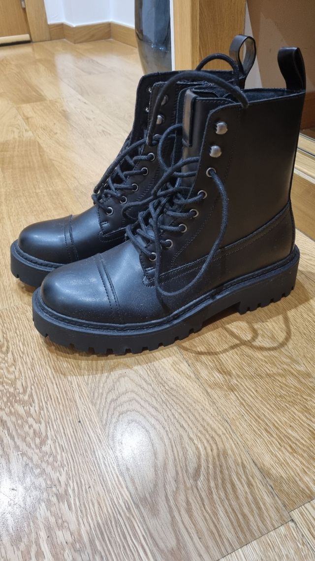 Botas negras estilo Dr. Martens