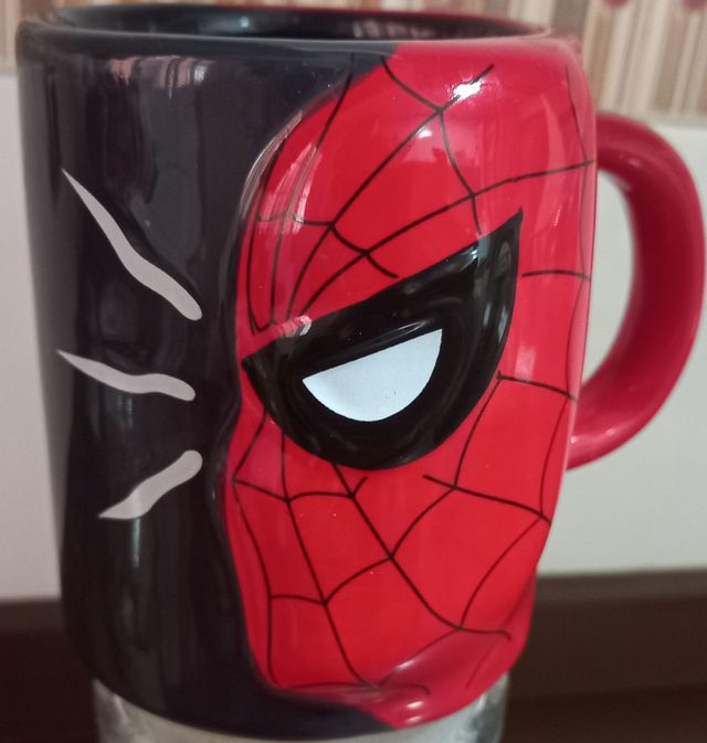 Taza Spiderman relieve. Nueva!