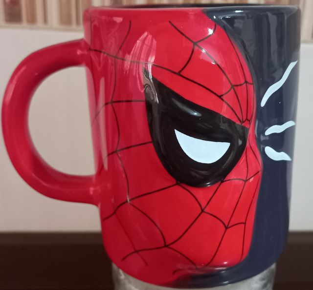 Taza Spiderman relieve. Nueva!