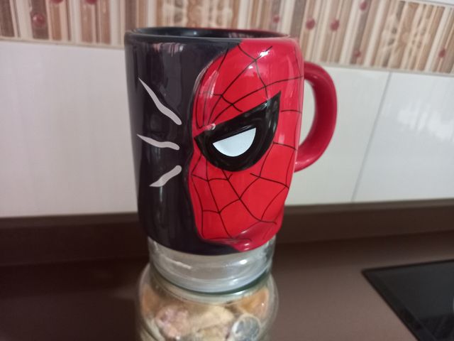 Taza Spiderman relieve. Nueva!