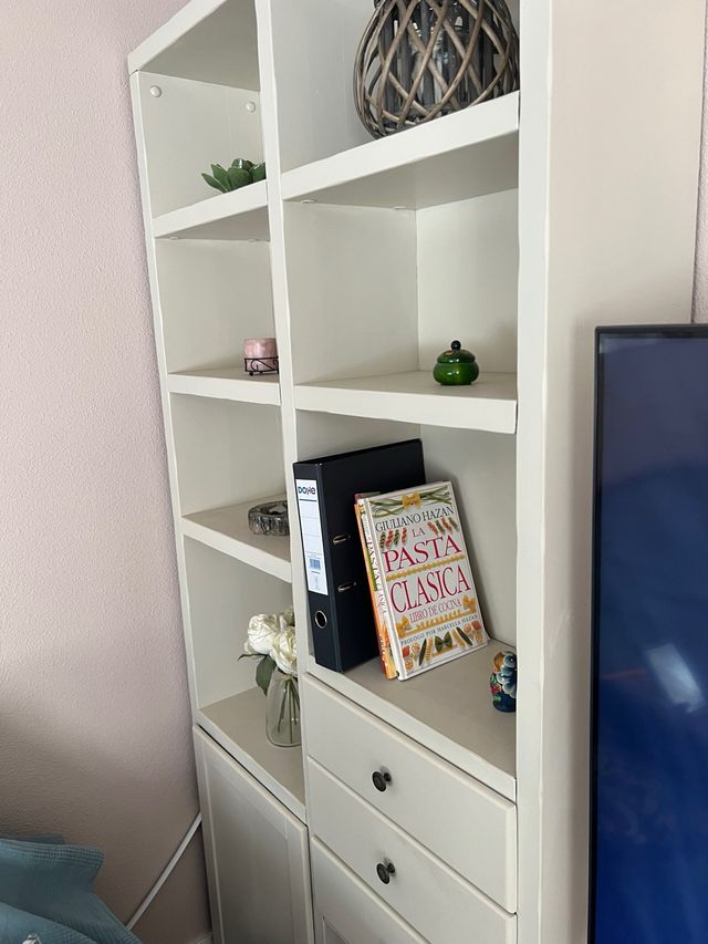 Muebles salón pino macizo en perfecto estado.