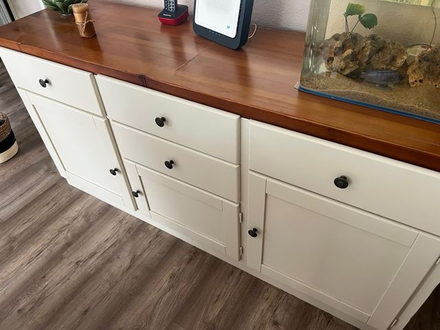 Muebles salón pino macizo en perfecto estado.