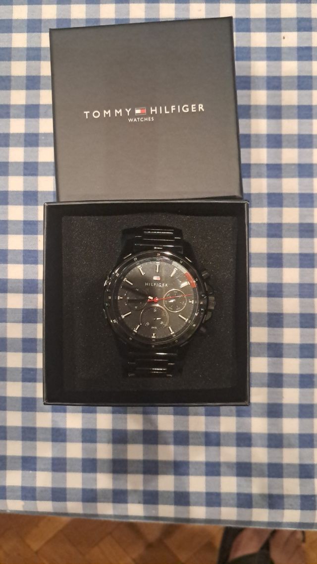Reloj Tommy Hilfiger negro nuevo negro mate.