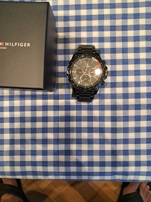 Reloj Tommy Hilfiger negro nuevo negro mate.