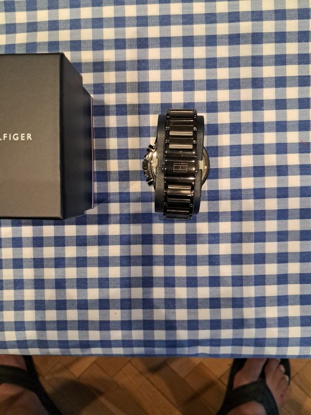 Reloj Tommy Hilfiger negro nuevo negro mate.