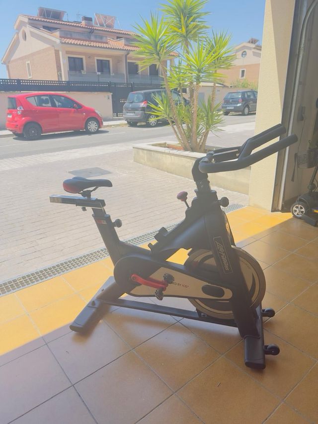 Bicicleta spinning Life Fitness IC1