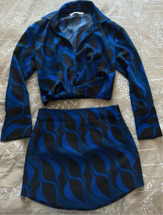 Conjunto Zara azul y negro, nunca usada.