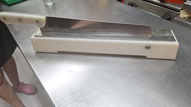 Cortafiambres:Cuchillo para cortar pescado y carne