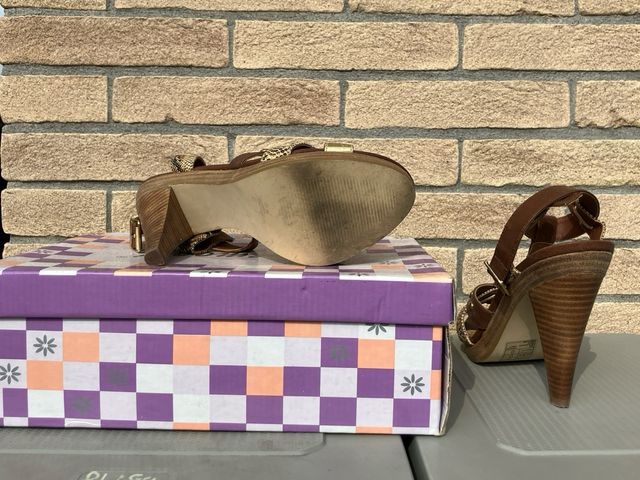 Sandali donna tacco marrone oro