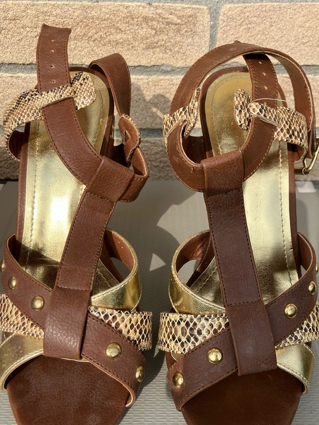 Sandali donna tacco marrone oro