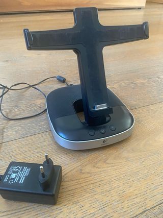 Soporte Logitech iPad con altavoces