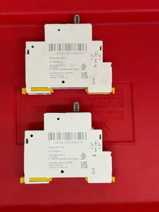 2x Interruptor Schneider ISSW 20A 250V~