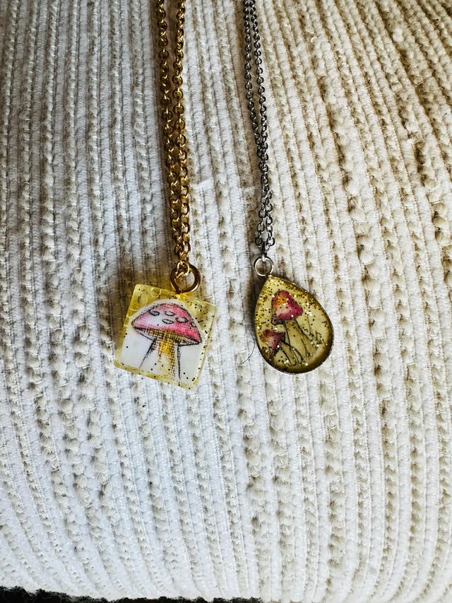 Set 2 collares hongos resina