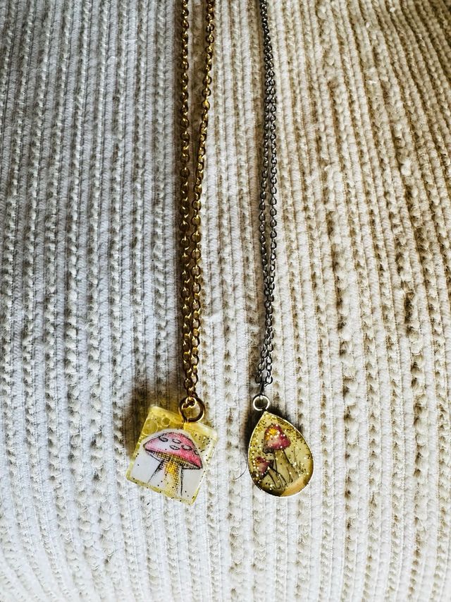 Set 2 collares hongos resina