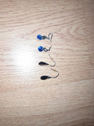 Pendientes azules y plateados