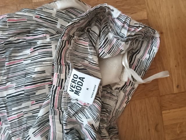 Pantalón estampado blanco y negro