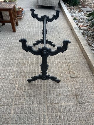 Pie mesa hierro fundido antiguo
