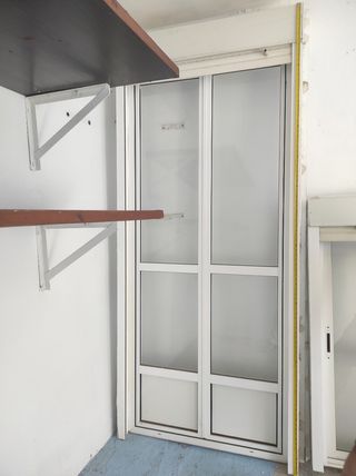 Puerta aluminio de dos hojas - blanca