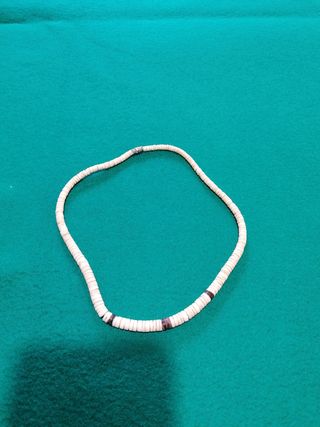 Collar étnico blanco y marrón