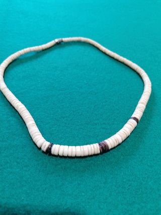 Collar étnico blanco y marrón