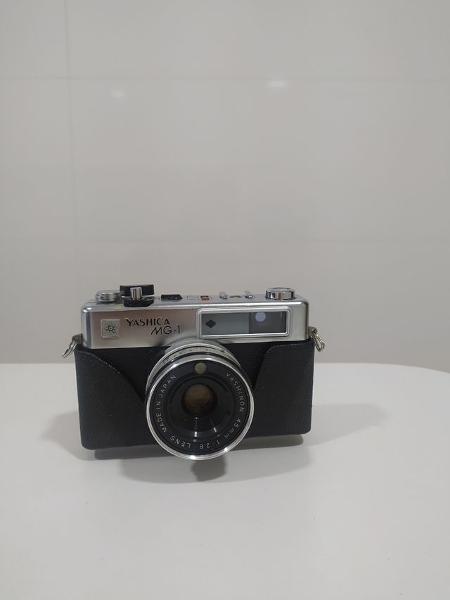 YASHICA MG-1 + Flash Kinon S-300