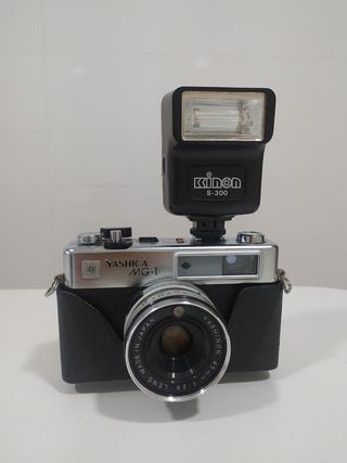 YASHICA MG-1 + Flash Kinon S-300