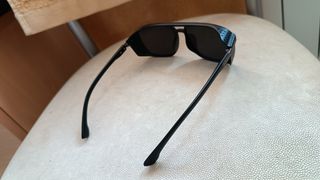 Gafas sol negras modernas