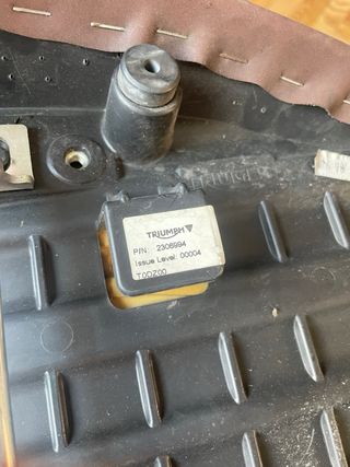 Sillín moto marrón triumph