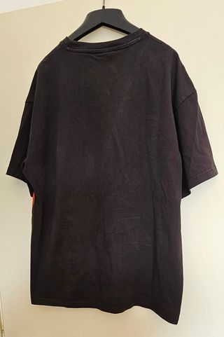 T-shirt Puma nera e arancione