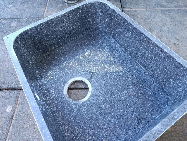 Fregadero piedra gris