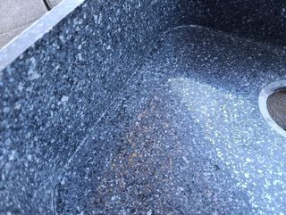 Pila de  mármol compac,silestone gris