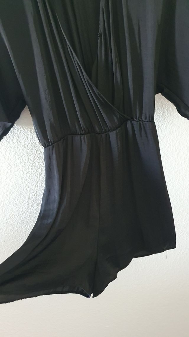 Mono negro satinado corto