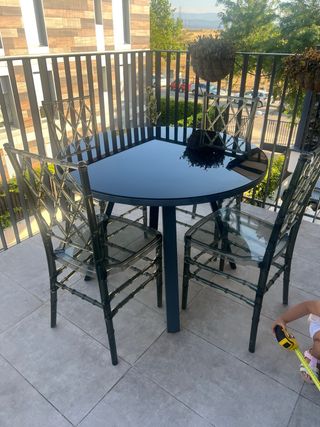 Mesa redonda exterior + 4 sillas