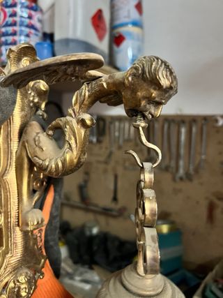 Campana bronce antigua con soporte