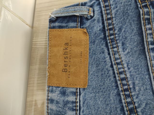 Vaqueros Bershka -talla S