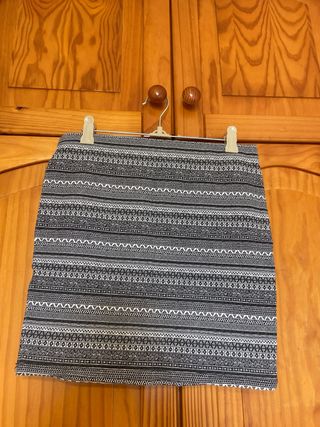 Mini Falda Pull&Bear étnica Blanco-Negro