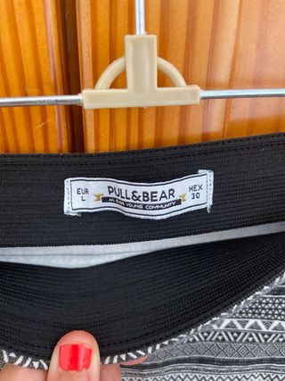 Mini Falda Pull&Bear étnica Blanco-Negro