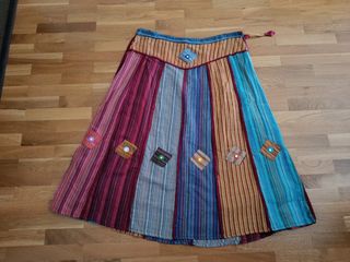 Falda larga multicolor estilo hippie