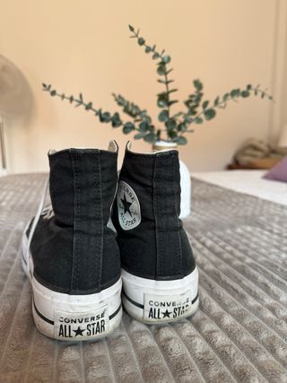 Converse negras plataforma
