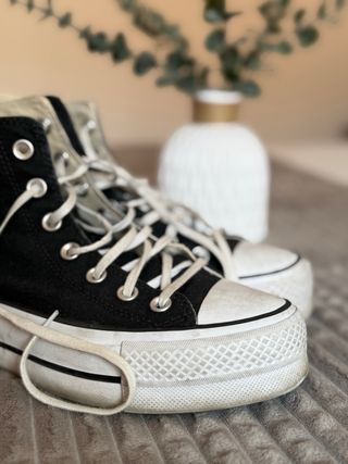 Converse negras plataforma