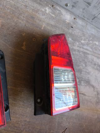 Pilotos traseros Nissan Pathfinder