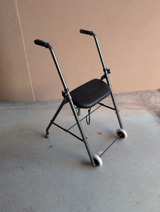Andador con asiento plegable