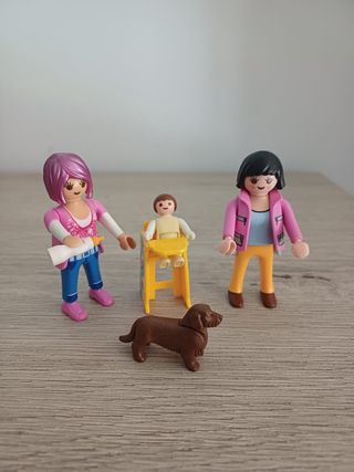 Playmobil Familia - 2 figuras + bebé + perro