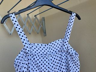 Vestido blanco lunares negros