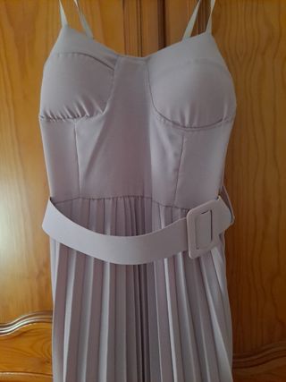 Vestido plisado beige