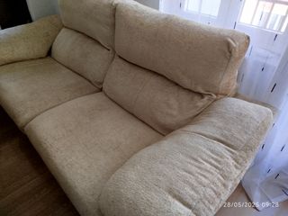 Sofá cama 3 plazas beige. 