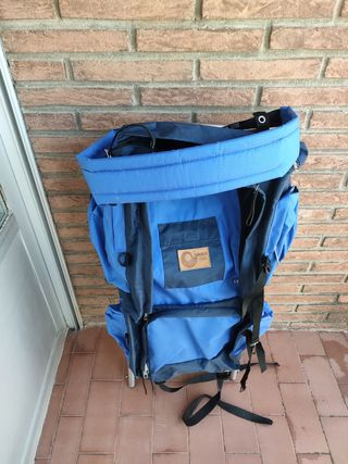 Mochila camping Nikko azul y negra