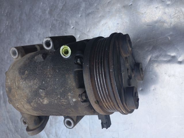 Compresor A/C 19D629 usado