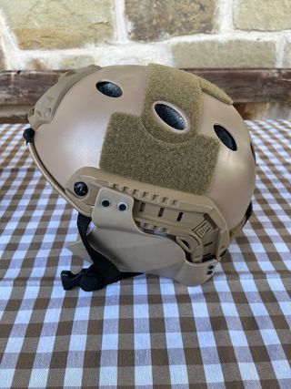 Casco Airsoft táctico, semi nuevo.