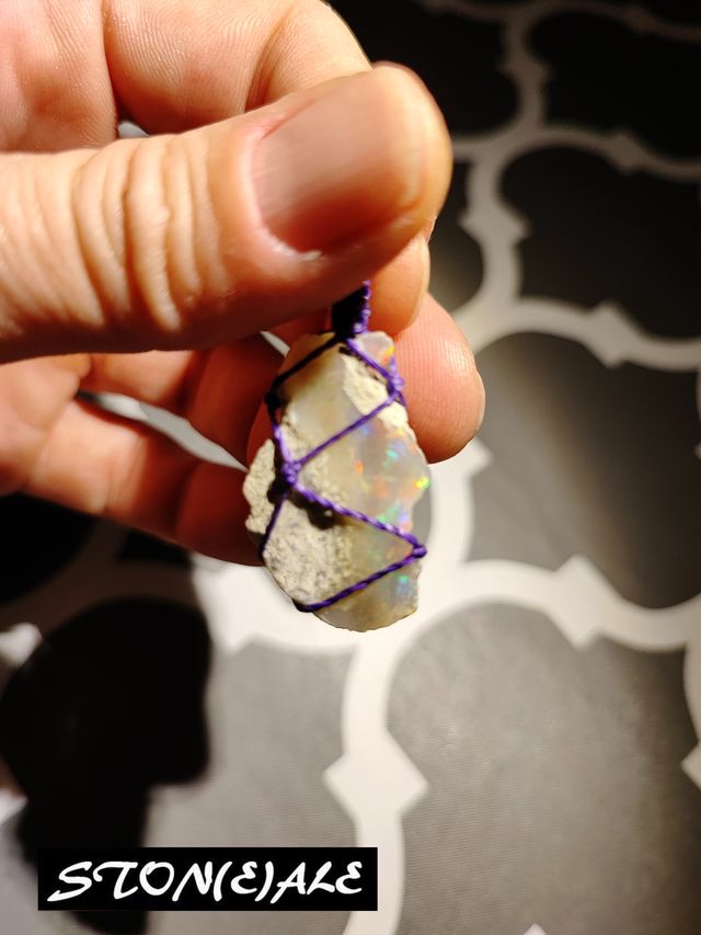 ciondolo con opale Welo ingabbiato